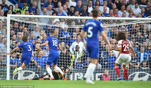 Chelsea overcame Arsenal in a thrilling London derby on Saturday evening with Marcos Alonso scoring the winner late on. Image credit - dailymail