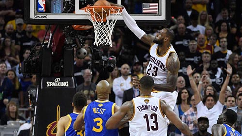 Cavs win feisty Game 4, end Warriors undefeated run