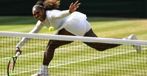 © Glyn Kirk, AFP | US player Serena Williams returns against Germany's Angelique Kerber during their women's singles final match at Wimbledon, July 14 2018.