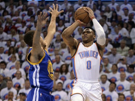  Russell Westbrook shoots as Warriors guard Stephen Curry defends during the first quarter.