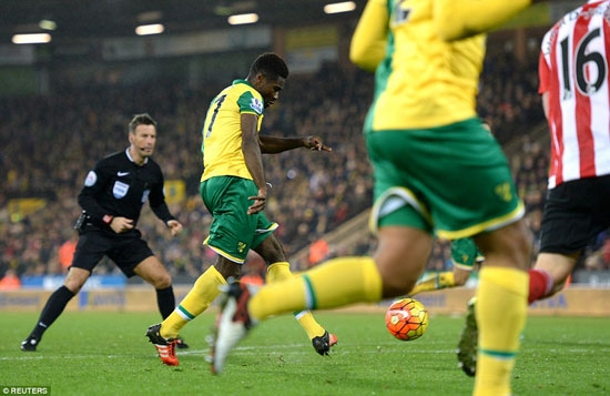 Alex Tettey fires in a left-footed shot to give his side a valuable 1-0 win over Ronald Koeman’s Southampton.