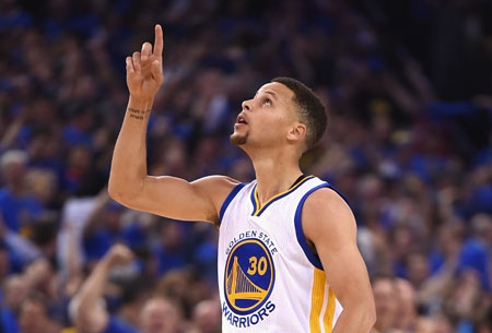 NBA: Steph Curry returns from injury, scores record 17 points in overtime 