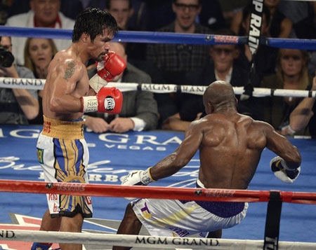 Manny Pacquiao dominates Timothy Bradley